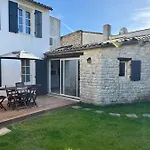 Charming House With Garden In * アル・アン・レ