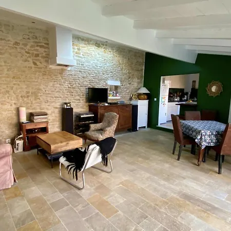 Charming House With Garden In 펜션 아르장르