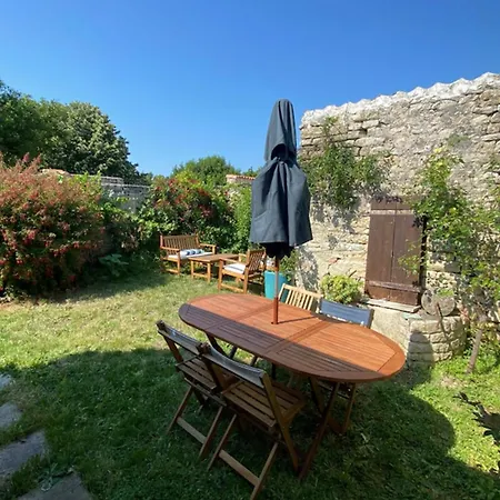 펜션 Charming House With Garden In 아르장르