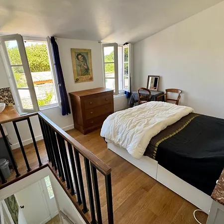 Charming House With Garden In ארס-אן-רה