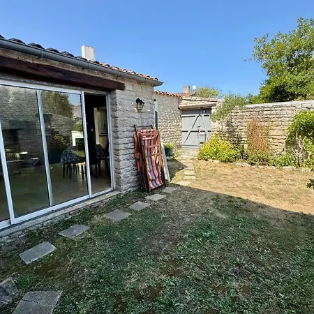 Charming House With Garden In