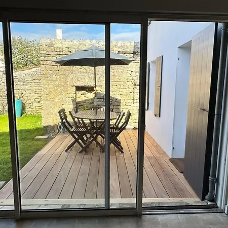 Charming House With Garden In * Ars-en-Re