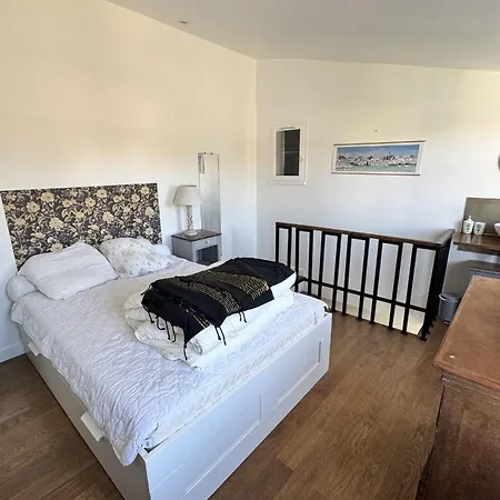 Charming House With Garden In * Ars-en-Re