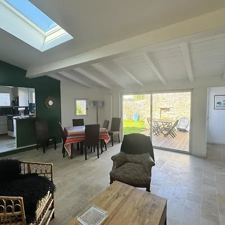 Holiday home Charming House With Garden In *