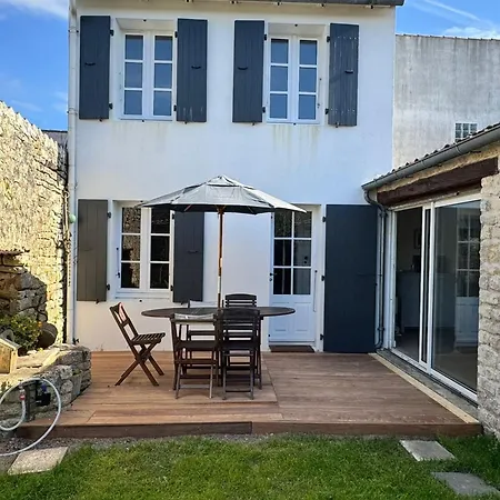 Charming House With Garden In * アル・アン・レ