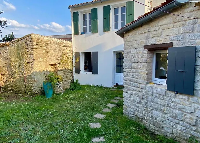 Charming House With Garden In