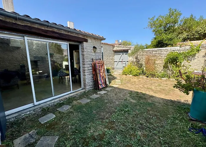 Charming House With Garden In