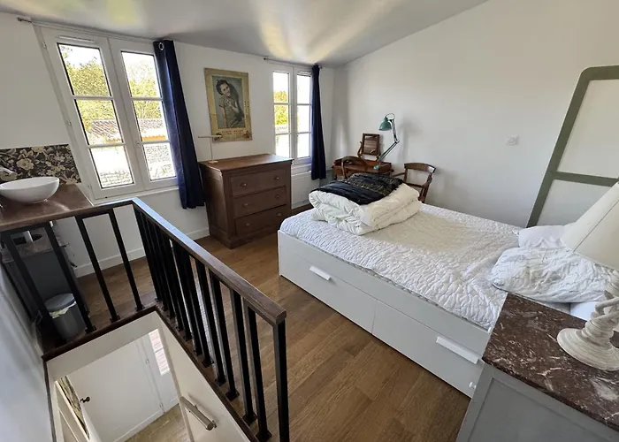 Charming House With Garden In *