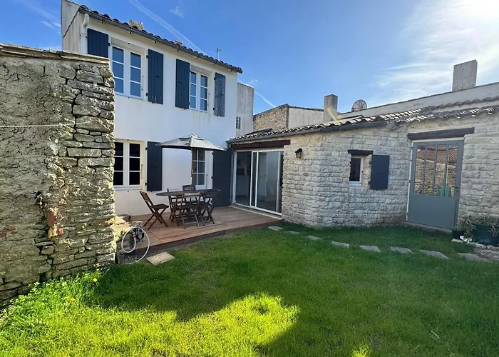 Charming House With Garden In * Ars-en-Re